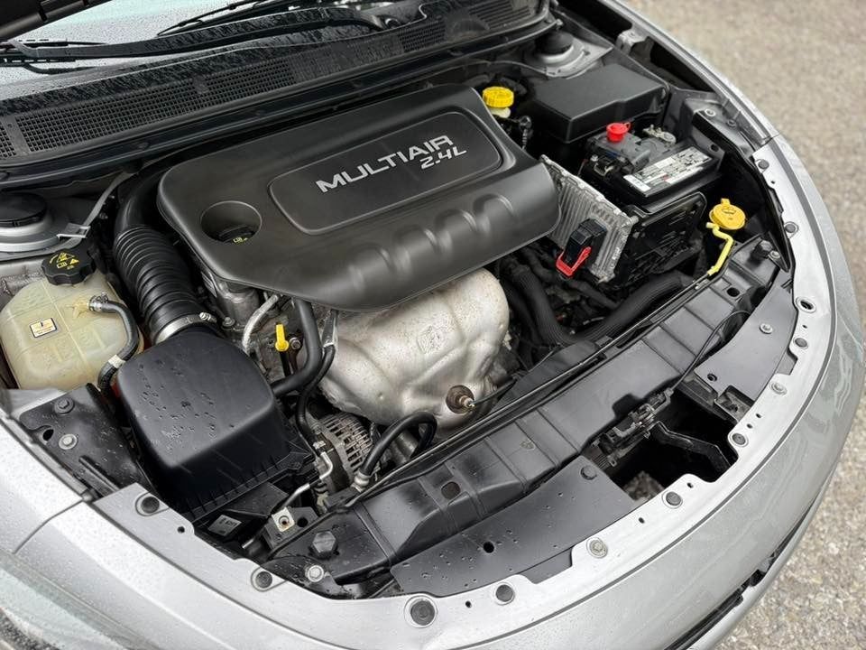 2015 Dodge Dart SXT photo 2 of 9